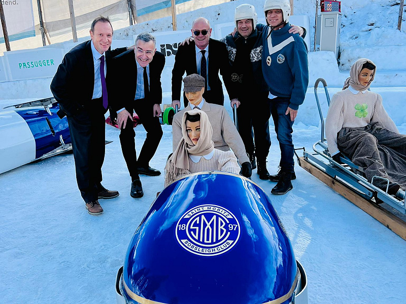 Neulich beim Saint Moritz Bobsleigh Club Neulich beim Saint Moritz Bobsleigh Club
