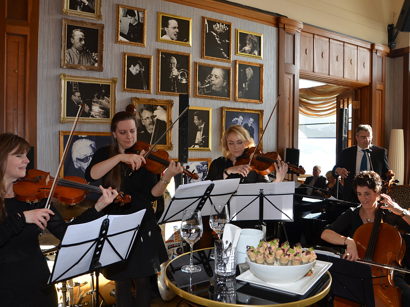 Privat Anlass mit Strings Privat Anlass mit Strings
